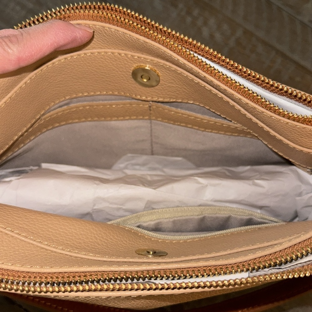 NWT, Valentina crossbody in pebbled leather in nutmeg. - Picture 9 of 10